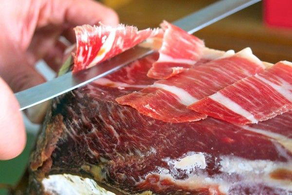 Customs declaration process for importing Spanish ham