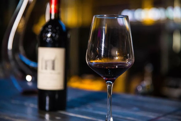 Spanish Red Wine Import Customs Agent
