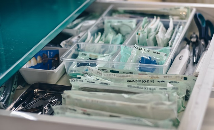 The case of import customs declaration of dental surgical instruments to Shanghai Waigaoqiao